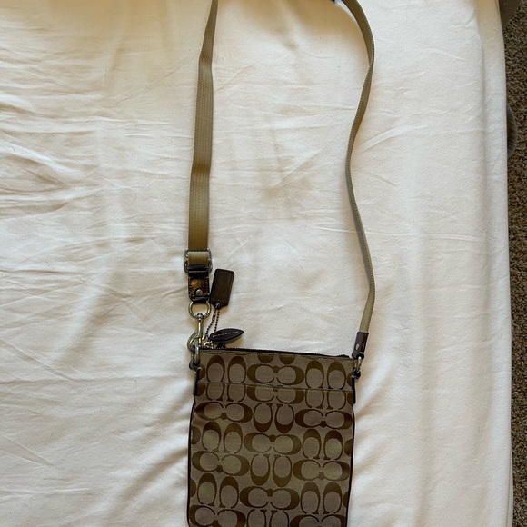 Crossbody coach purse - Picture 2 of 2